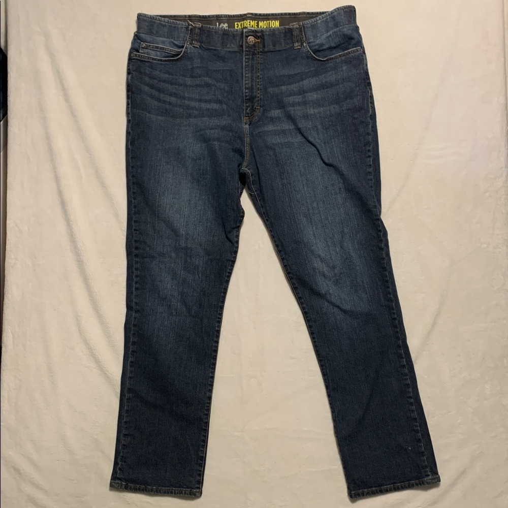 Men’s Lee Extreme Motion Jeans straight fit tapered leg 46x34